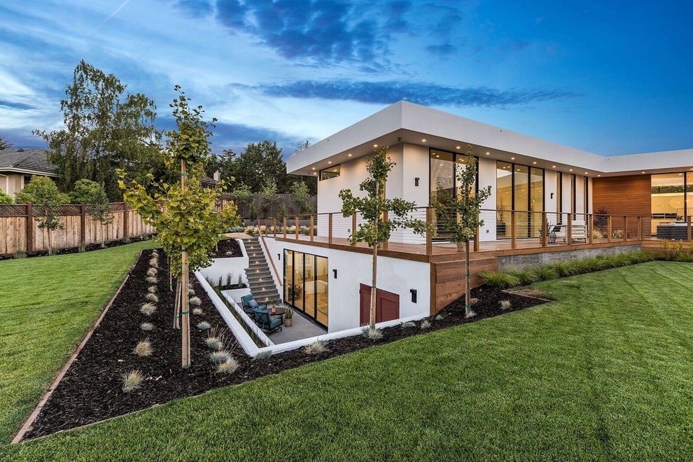 Design ideas for a contemporary back garden in San Francisco.