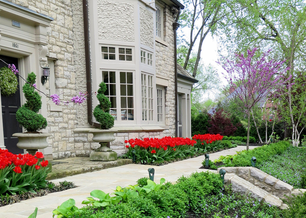 This is an example of a traditional landscaping in Columbus.