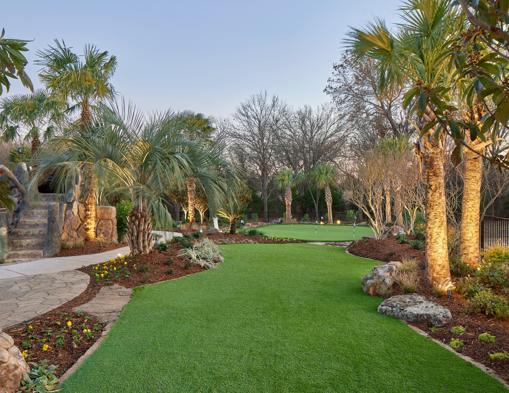 Foto di un ampio giardino xeriscape tropicale dietro casa con sassi di fiume