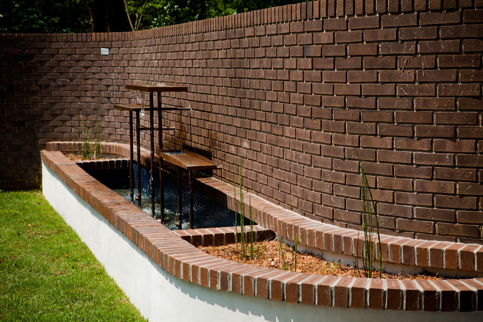 Design ideas for a contemporary landscaping in Wilmington.
