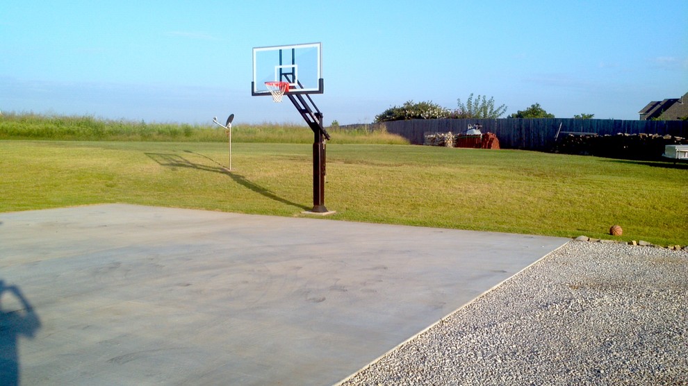 This is an example of a large traditional backyard partial sun outdoor sport court in Oklahoma City.