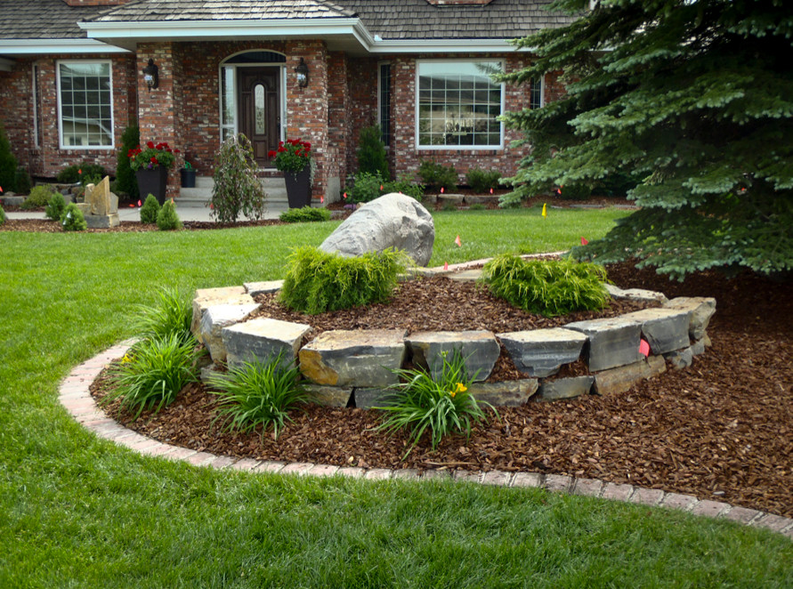 Photo of a large front fully shaded garden in Edmonton with a garden path.