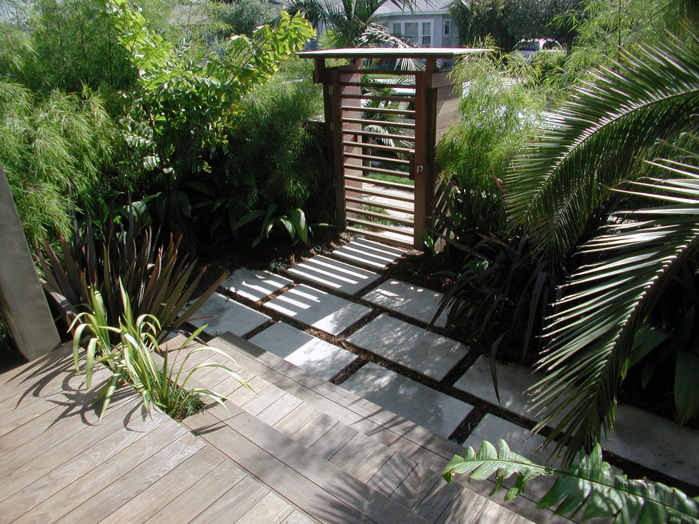 Design ideas for a tropical landscaping in Los Angeles.