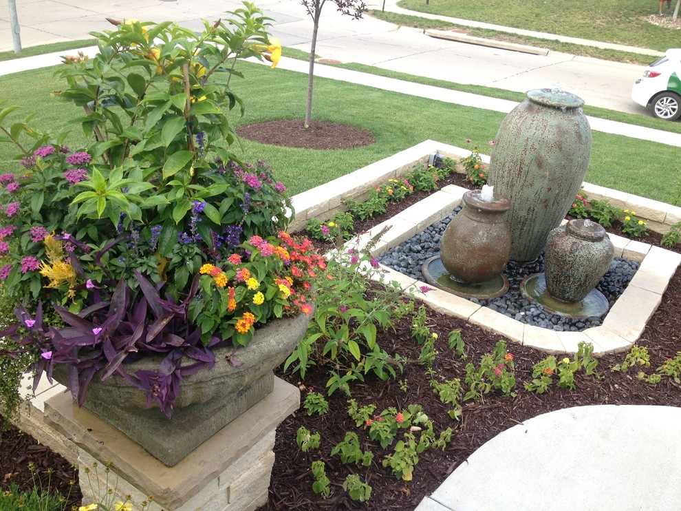 Design ideas for a mid-sized traditional full sun front yard mulch landscaping in Omaha.