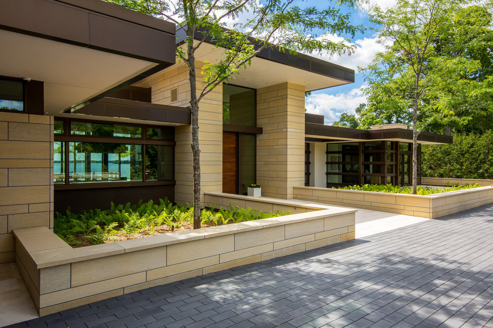 Ispirazione per un ampio giardino formale minimal esposto in pieno sole dietro casa in estate con un ingresso o sentiero e pavimentazioni in cemento