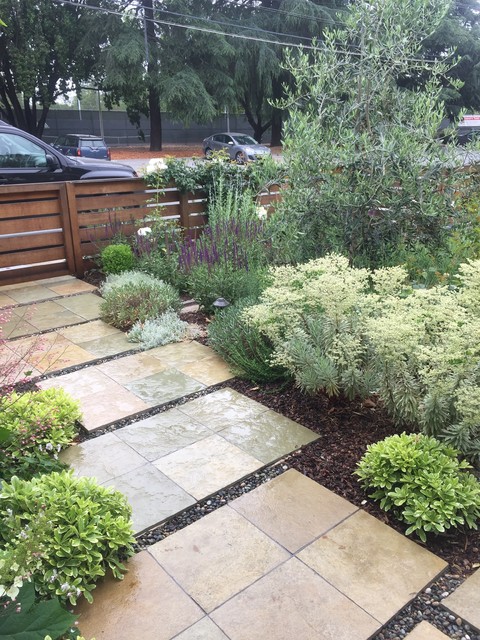 Entry path with pedestrian gate - Classico - Giardino - San Francisco ...