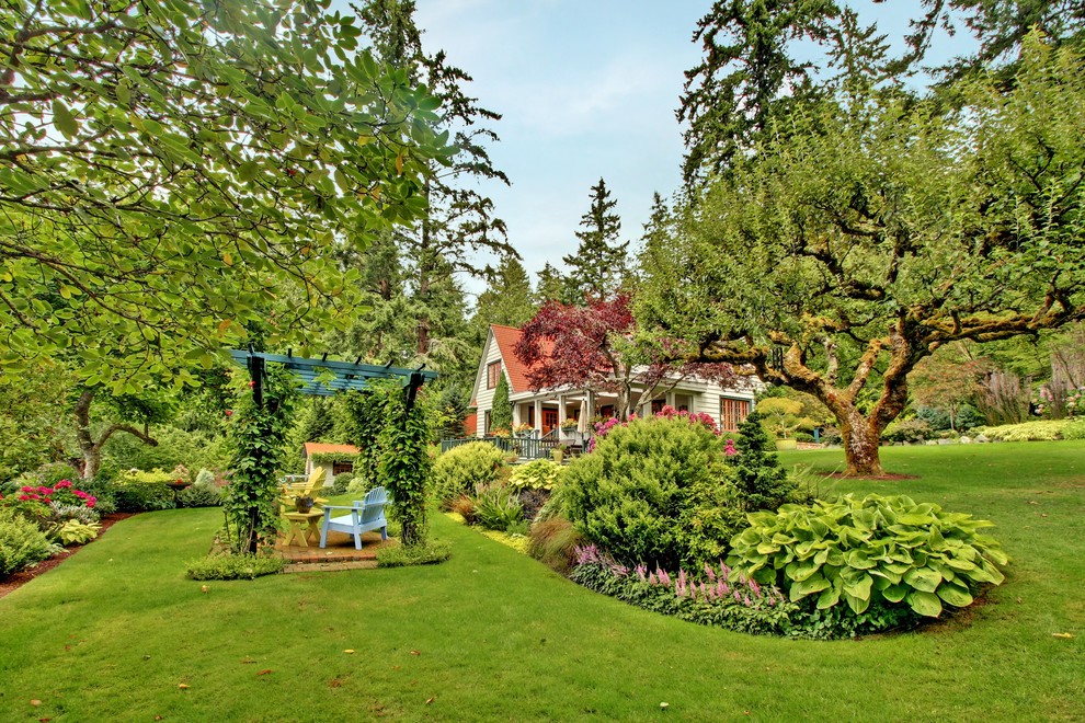 Henderson Road Farmhouse Farmhouse Landscape Seattle by Ty