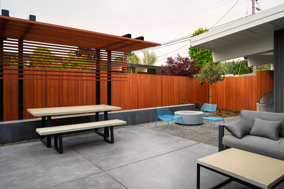 Inspiration for a medium sized midcentury side patio in San Francisco with a fire feature.