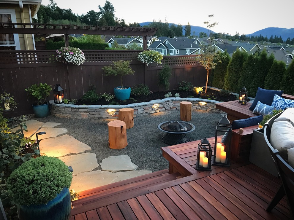 Contemporary back garden in Seattle with decking.