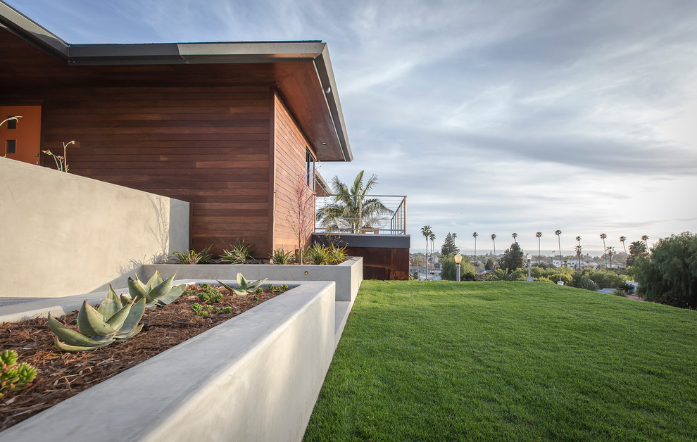 Mittelgroßer Moderner Garten mit direkter Sonneneinstrahlung in Santa Barbara
