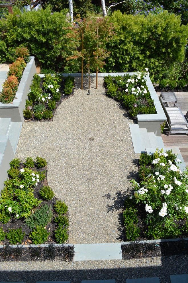 Idee per un giardino formale classico esposto in pieno sole di medie dimensioni e dietro casa