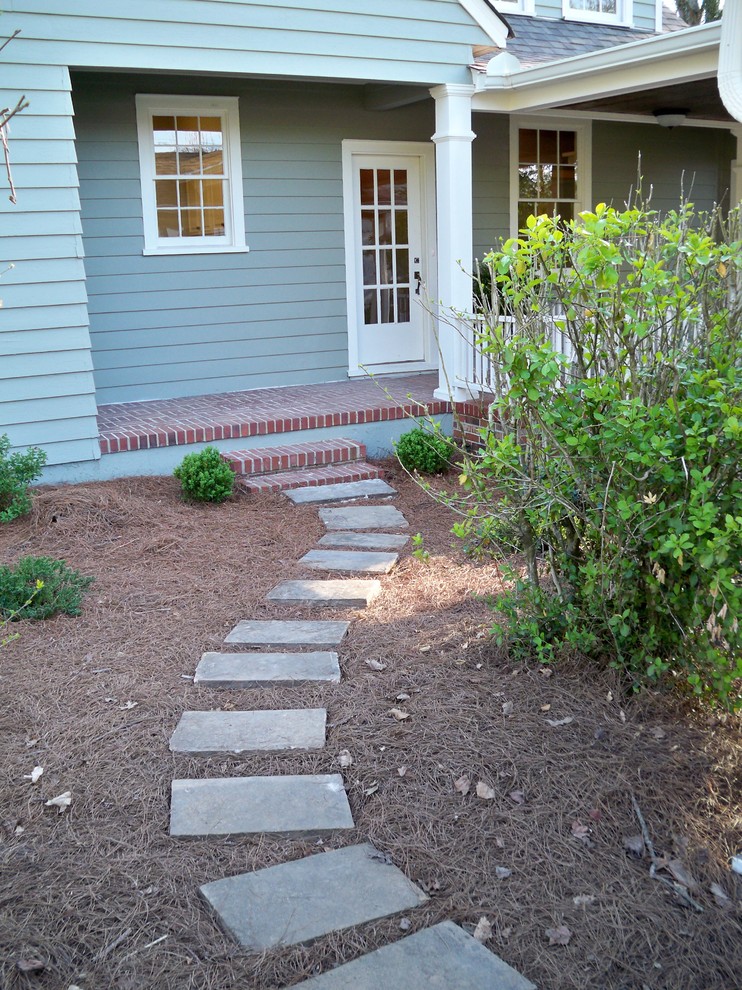 Design ideas for a mid-sized traditional shade side yard brick landscaping in Nashville.