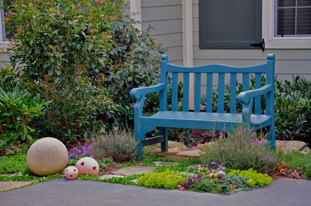 Design ideas for a mid-sized eclectic shade front yard landscaping in Other with decking.