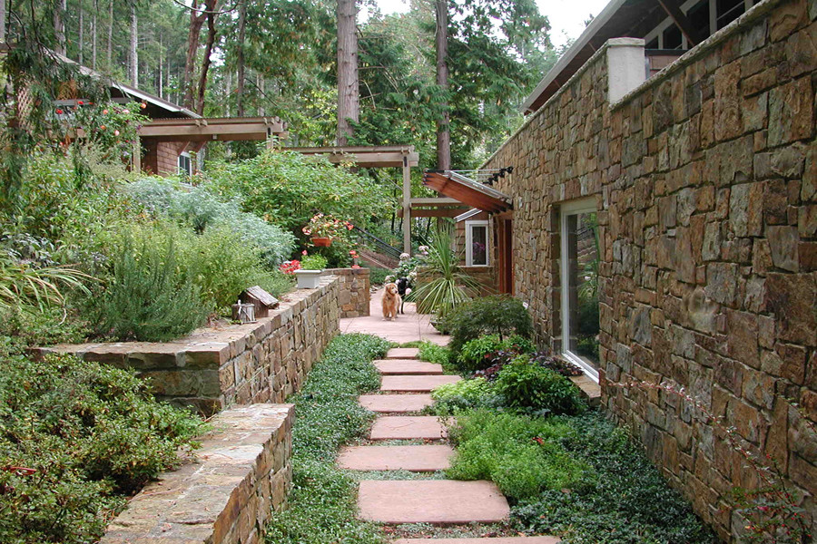 Design ideas for a traditional landscaping in Seattle.