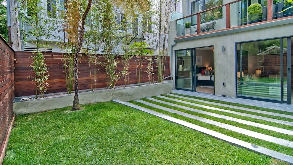 Photo of a contemporary back garden in San Francisco.