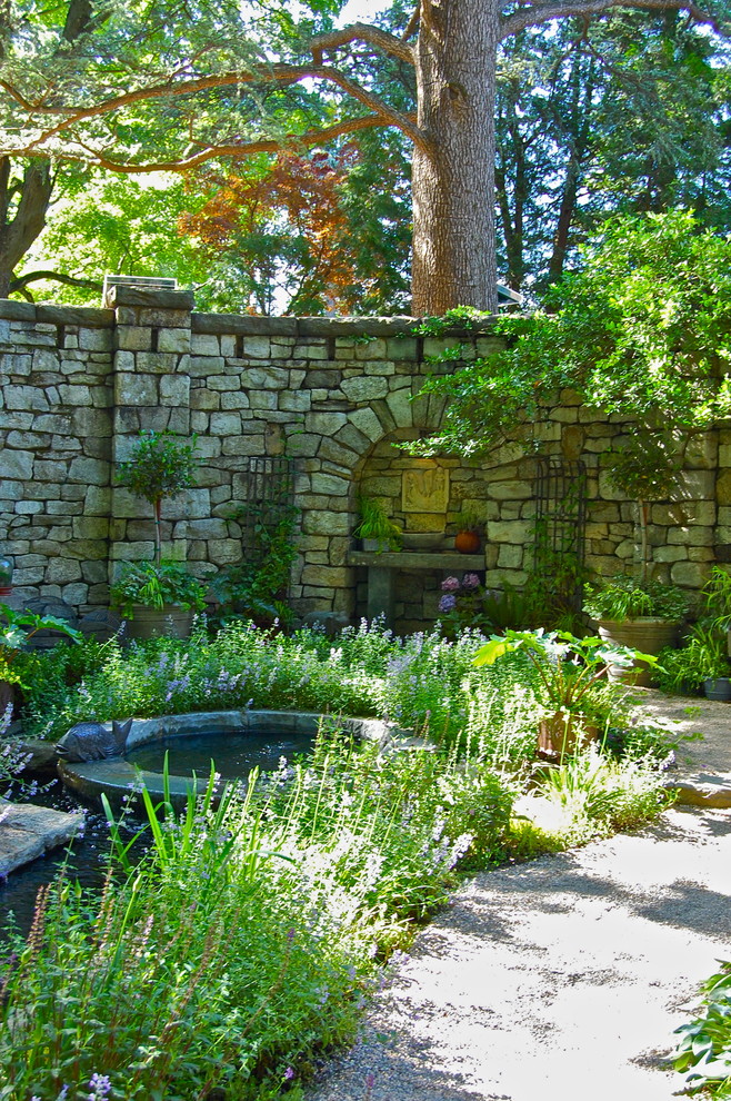 This is an example of a classic garden wall in New York with a water feature.