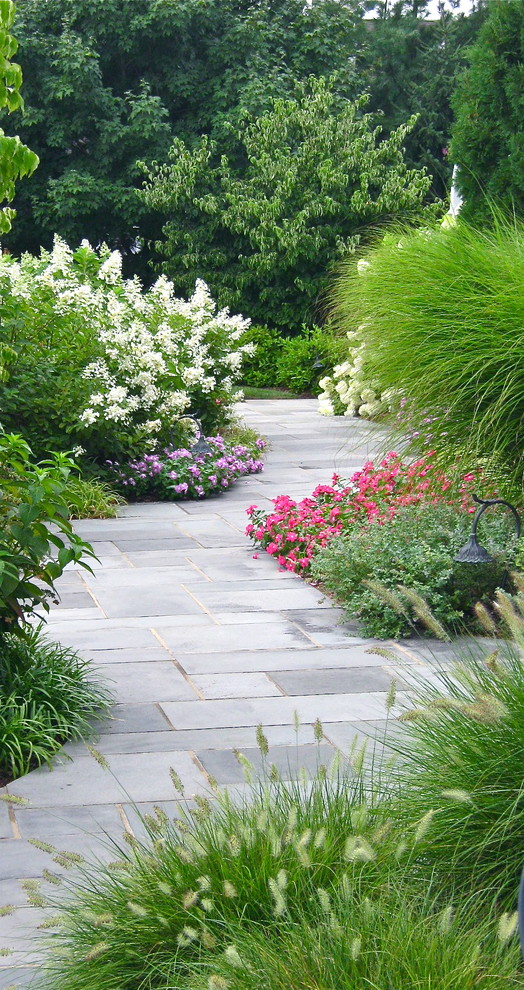 Design ideas for a traditional landscaping in New York.