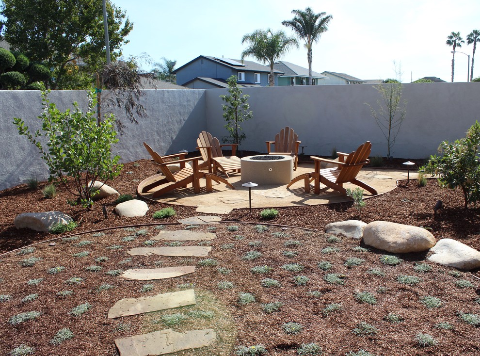 Inspiration for a contemporary drought-tolerant and full sun backyard landscaping in Orange County with a fire pit.