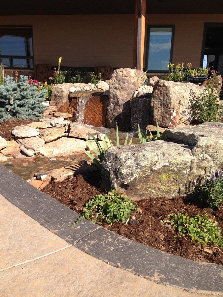 Inspiration for a traditional landscaping in Denver.