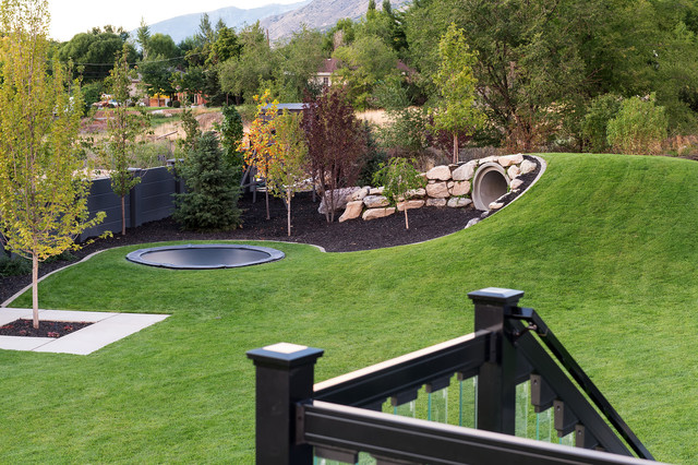In- Trampolines - Contemporary - Garden Salt Lake - by Decorative Landscaping | Houzz IE