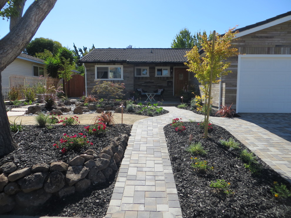 Design ideas for a large traditional front driveway garden in San Francisco with concrete paving.