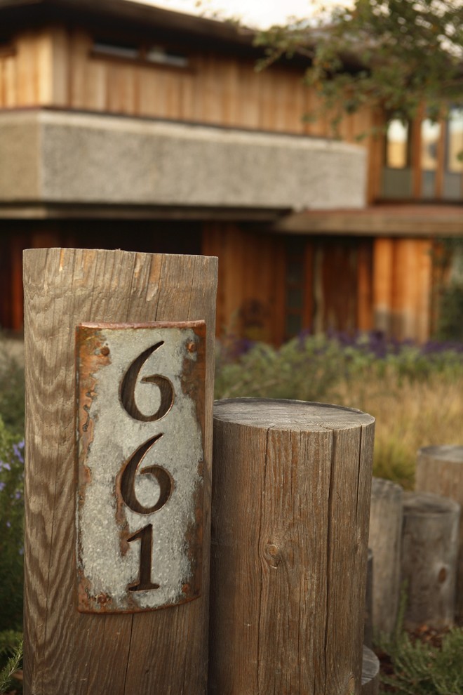 This is an example of an eclectic landscaping in San Luis Obispo.