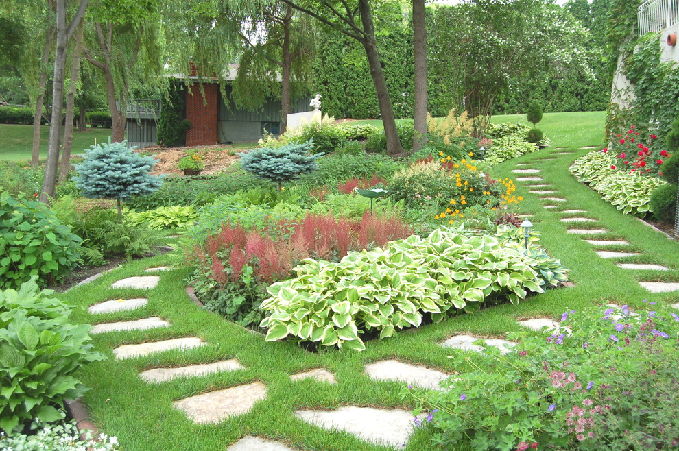 Photo of a traditional landscaping in Minneapolis.