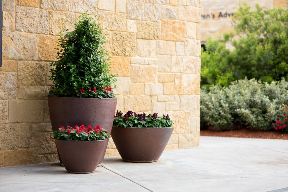 Jackson Pottery Contemporary Landscape by Jacksons Home & Garden