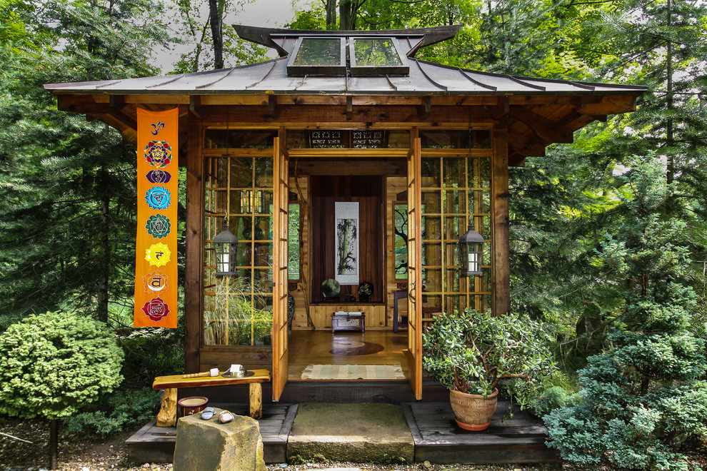 Photo of a mid-sized asian partial sun backyard gravel landscaping in Cleveland.