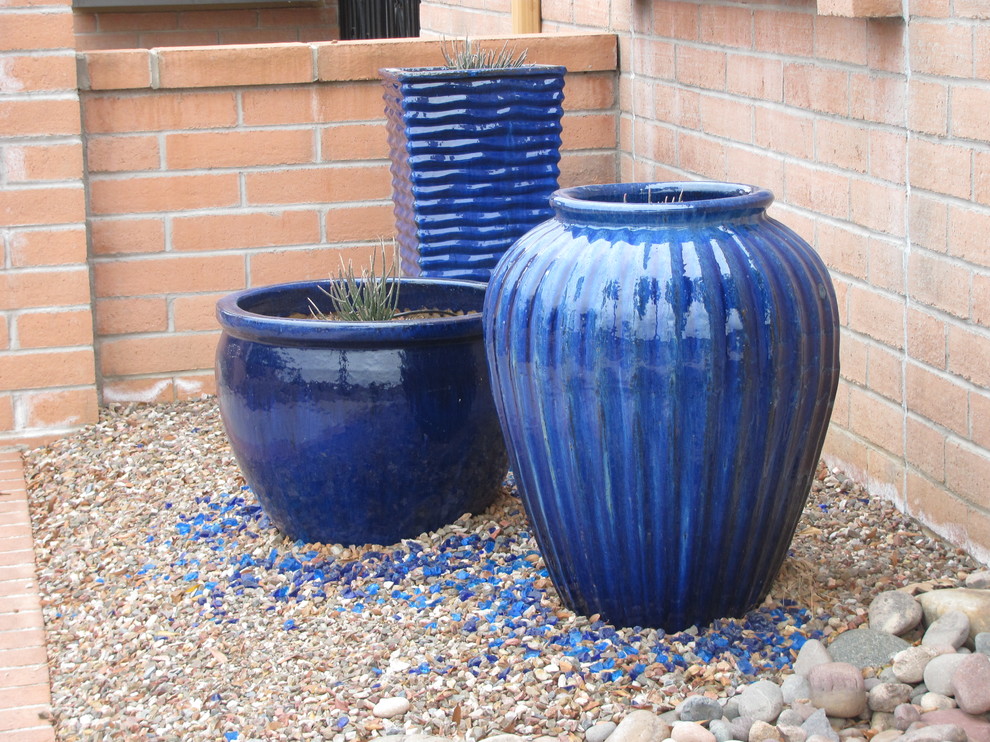 Ispirazione per un piccolo giardino xeriscape american style esposto in pieno sole in cortile con un giardino in vaso
