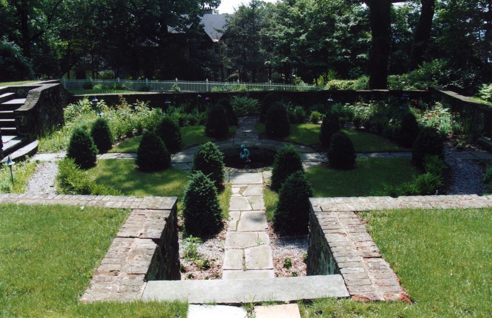 Photo of a traditional landscaping in New York.