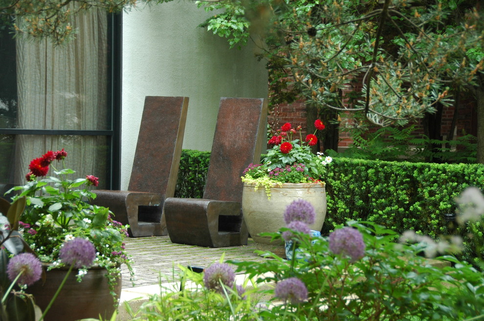 Foto de jardín bohemio en patio trasero con jardín de macetas