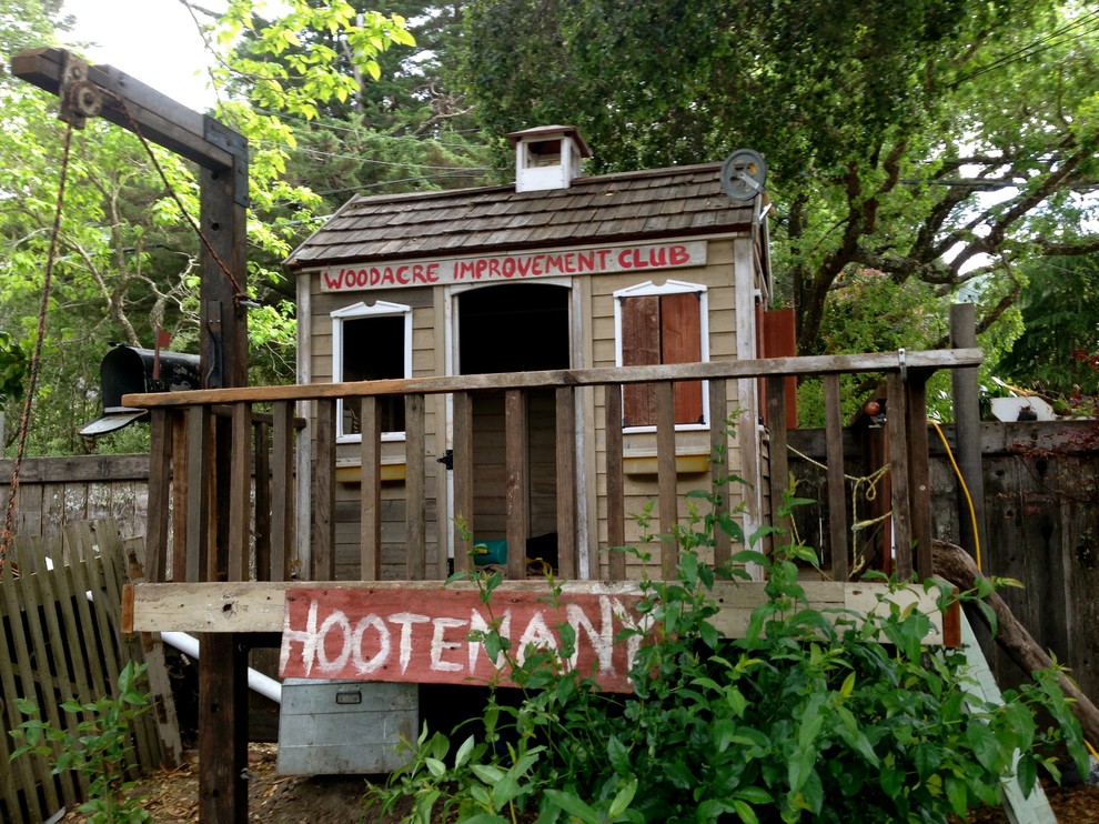 Imagen de jardín rústico con parque infantil