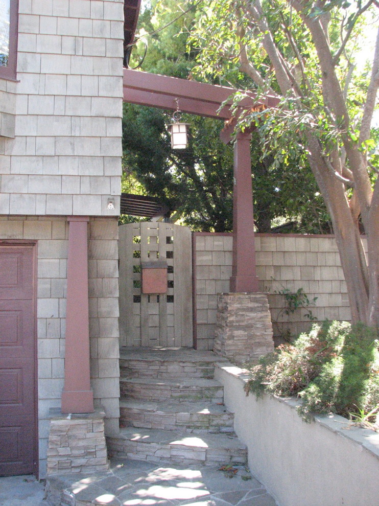 Design ideas for a craftsman landscaping in Los Angeles.