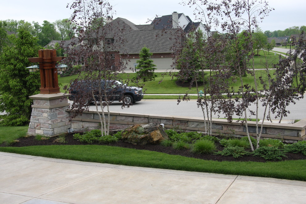 Inspiration for a traditional garden in Indianapolis.