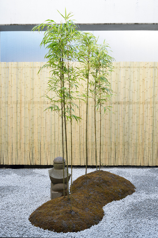 東京23区にある和風のおしゃれな竹垣の写真