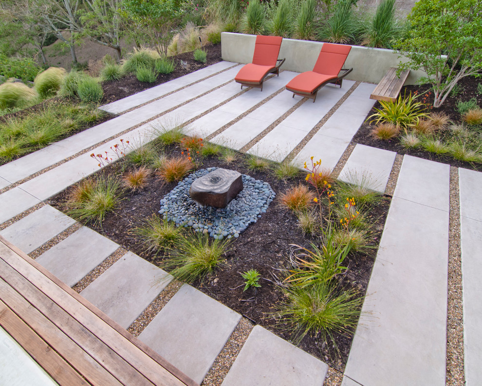 Moderner Garten mit Wasserspiel in San Francisco