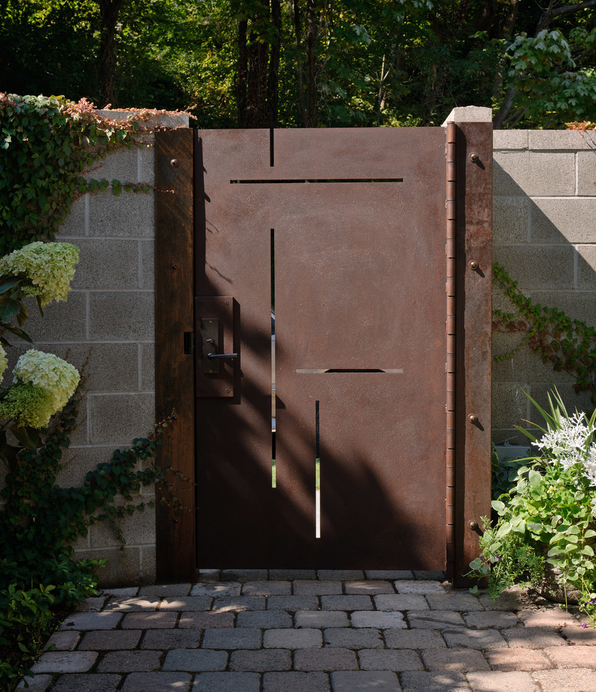 Photo of a contemporary partial sun landscaping in Seattle.