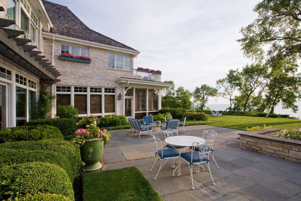 Inspiration for a large traditional garden in Chicago with natural stone paving.