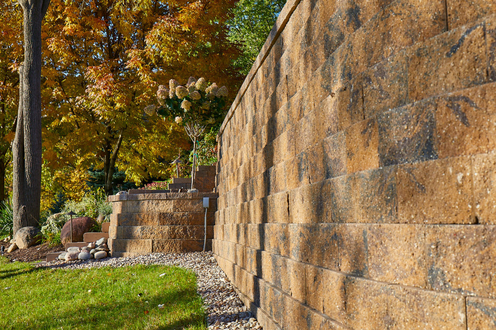 Inspiration for a traditional back garden in Milwaukee with a retaining wall and brick paving.