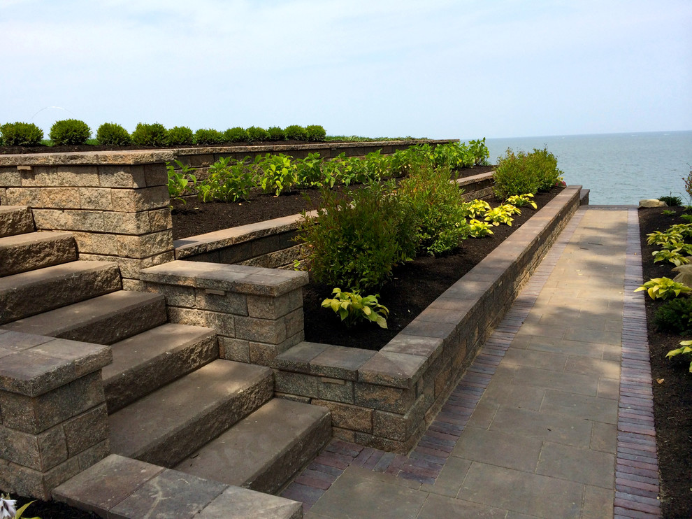 This is an example of a contemporary garden in Cleveland.