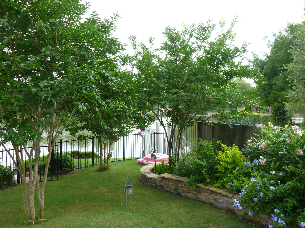 Photo of a classic garden in Houston.