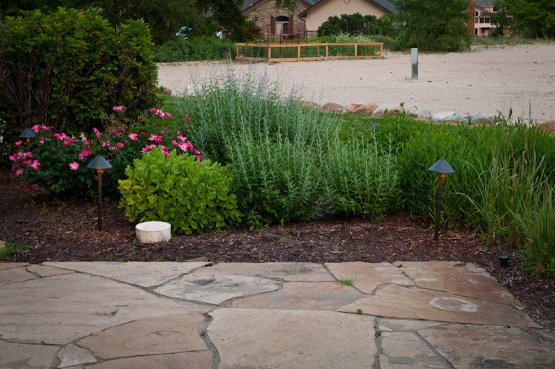 Photo of a contemporary landscaping in Omaha.