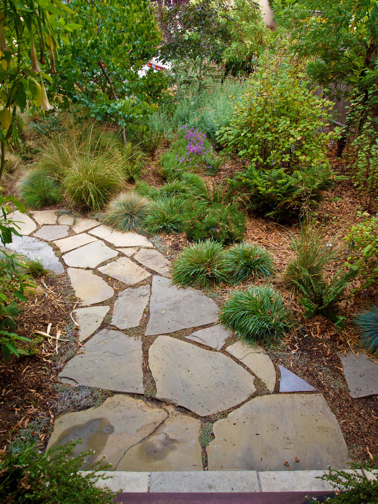Design ideas for a mid-sized traditional full sun front yard stone garden path in San Francisco for summer.
