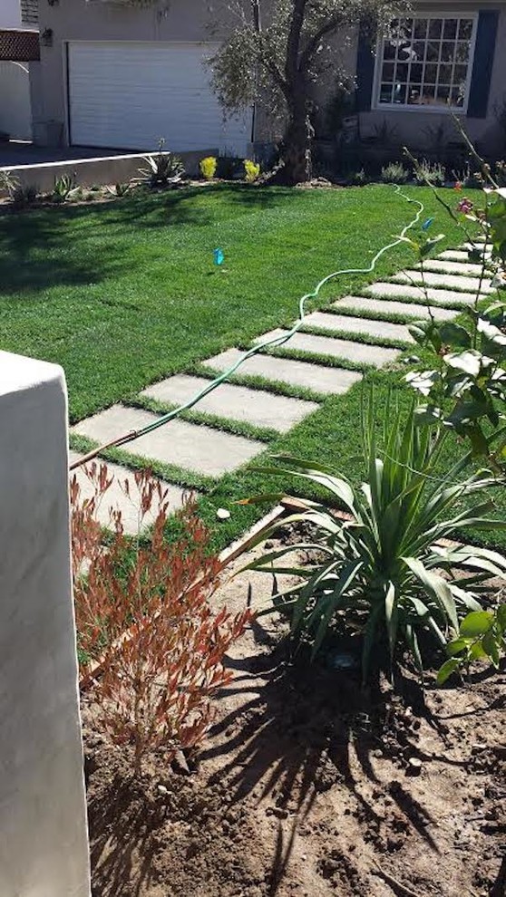 This is an example of a mid-sized traditional shade front yard brick landscaping in Los Angeles.