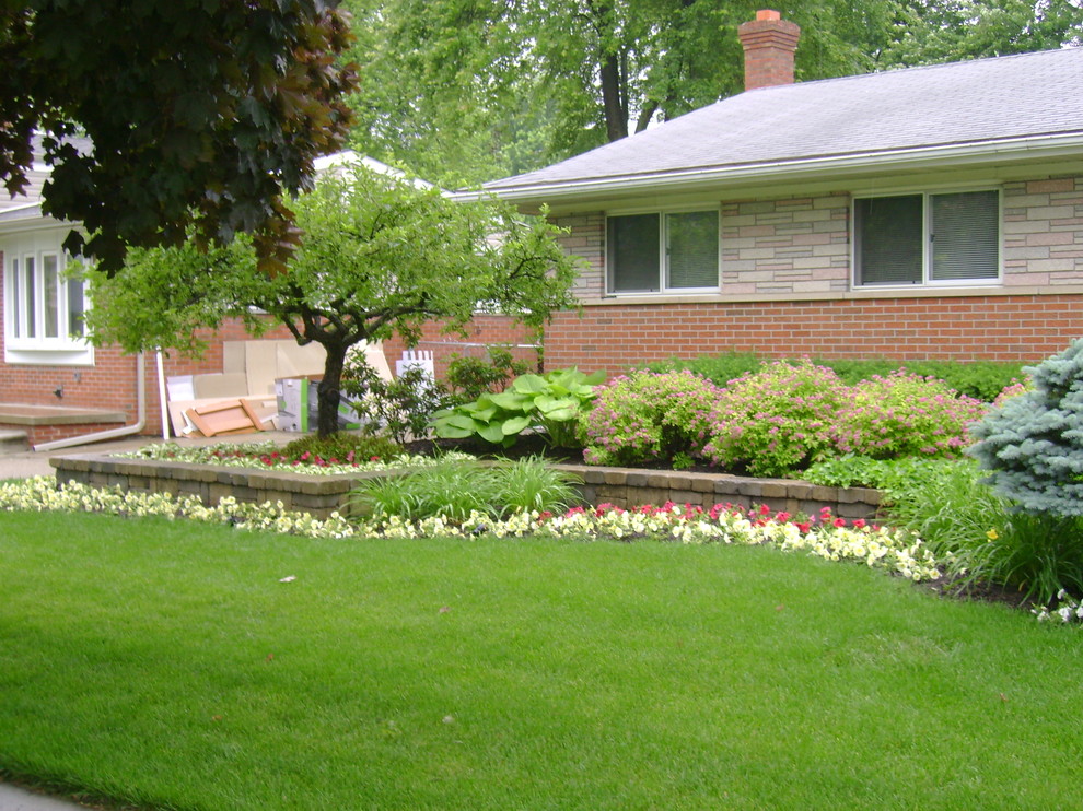 landscape design Traditional Landscape Detroit by Apex