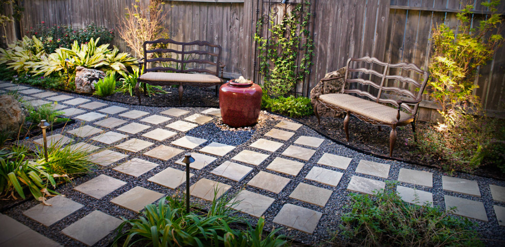 Design ideas for a traditional backyard water fountain landscape in Houston.