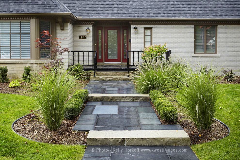 This is an example of a contemporary landscaping in Toronto.