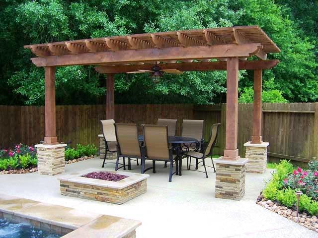 Inspiration for a traditional patio in Houston.