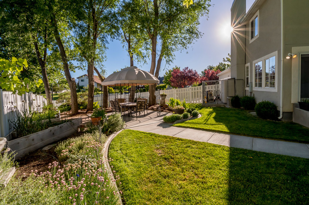 Landscape Photography Back Garden & Gazebo Modern Garten Salt